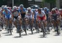 080530_feld-mit-knees-und-wegmann.JPG