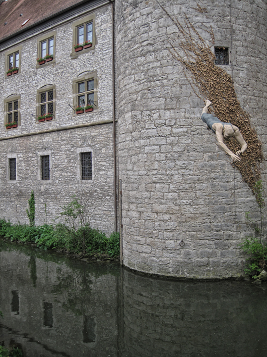 ein-mann-springt-in-den-main2